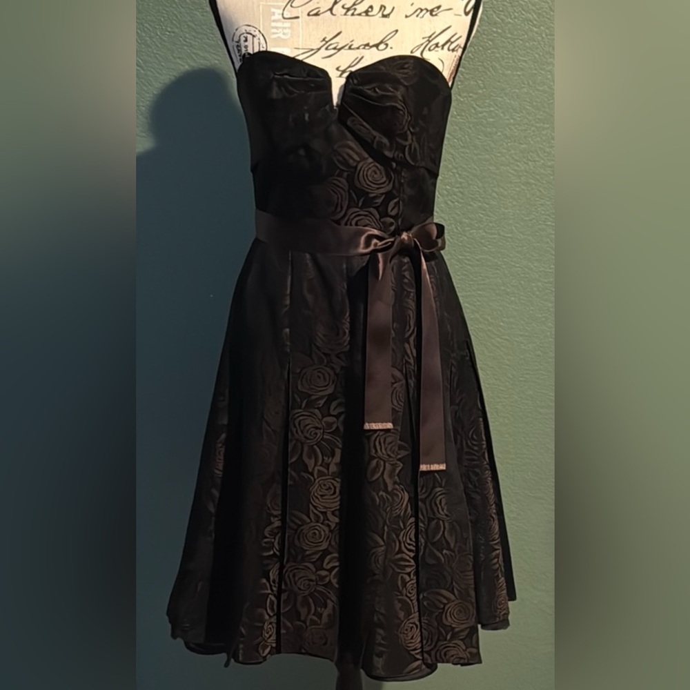 Elegant floral Lían Carlo Neiman Marcus Couture Strapless Dress